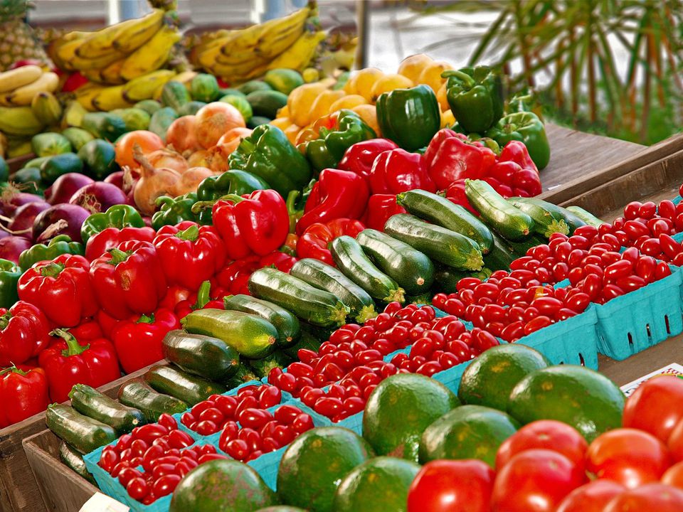 Овочі та фрукти, які мають виражену сезонність і їх марно вживати взимку. Найнепотрібніші овочі та фрукти в зимовий період.