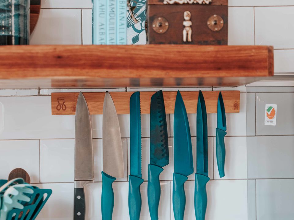 Фахівці розповіли, які ножі справді потрібні вам на кухні. Як доглядати за ножами.