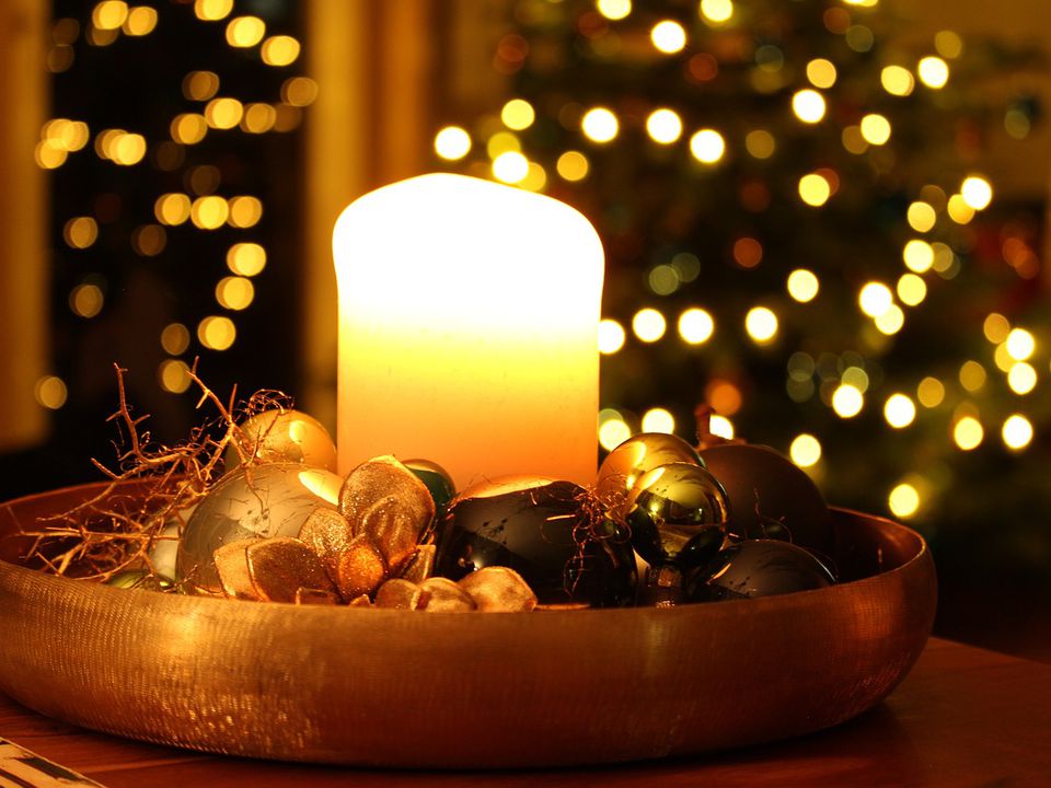 Прості ритуали на Новий рік, які обов'язково потрібно зробити, щоб залучити гроші в будинок. Запасіться свічками золотистого кольору та рисом.
