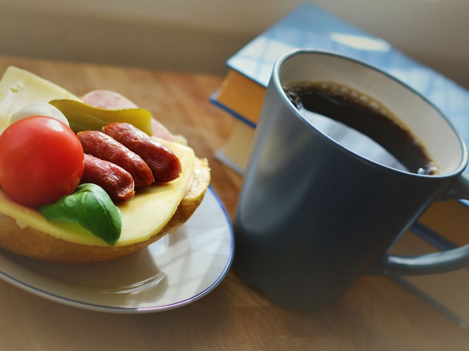 Який сніданок вважається найнебезпечнішим для літніх людей. Що не рекомендується вживати зранку.