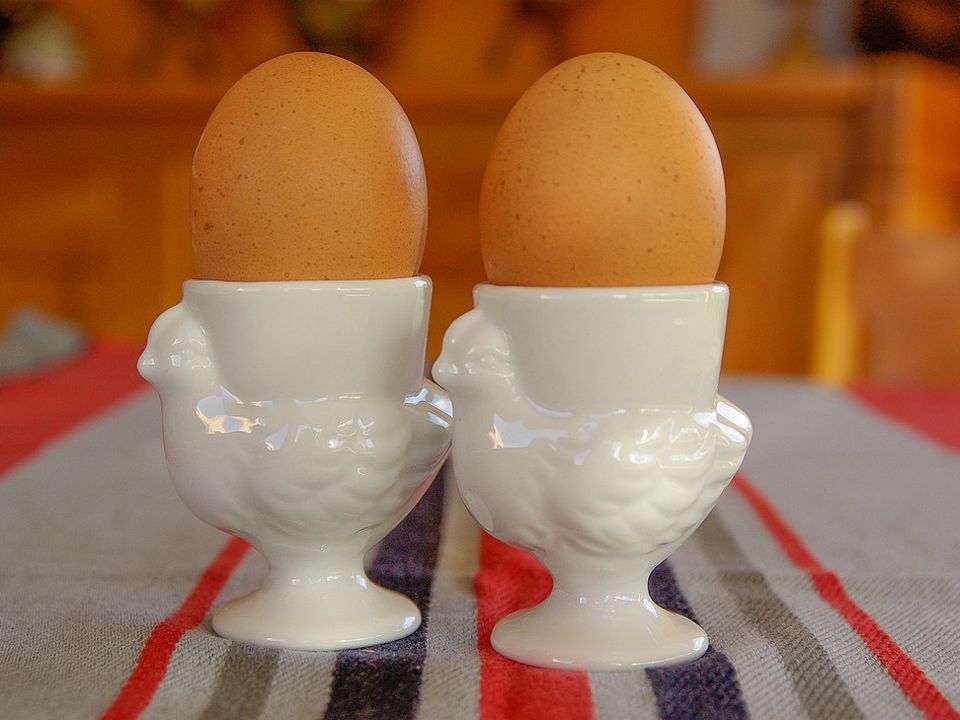 Як правильно потрібно зберігати варені яйця і чи можна їх заморожувати. Поради, які дозволять продовжити термін придатності продукту.
