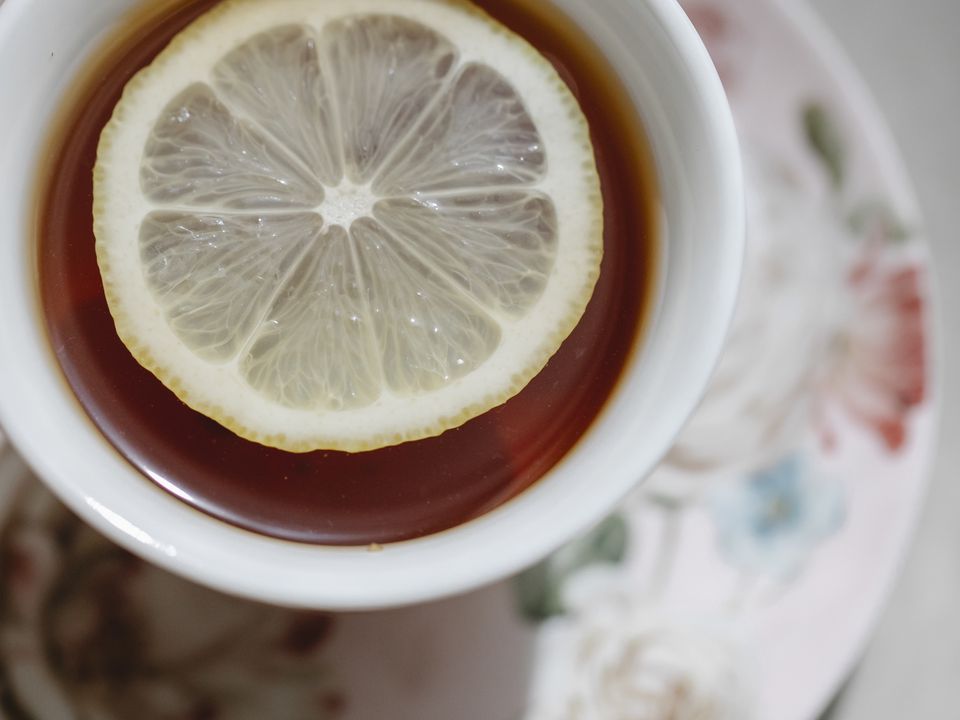 Дієтологи розповіли, які продукти категорично не можна вживати з чаєм. З чим не рекомендується пити чай.