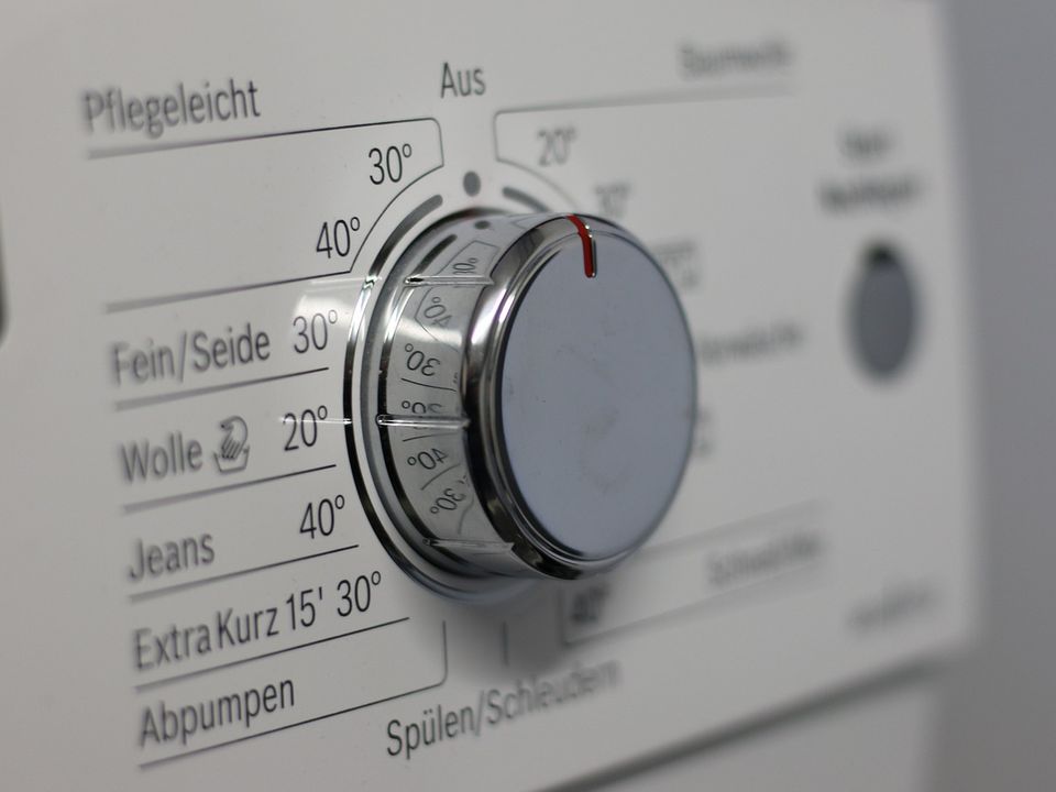 Які функції марні в пральній машині і чому не варто витрачати зайві гроші на «пралку». Режими прання, які часом навіть завдають більше шкоди, ніж користі.