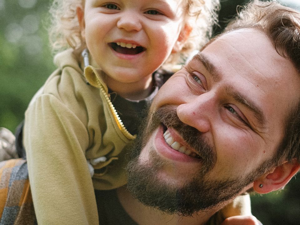 Вчені дослідили, що надмірна турбота татів скорочує життя їх нащадків. Якщо за дитиною добре дбала мама, то загроза ранньої смерті знижувалася.
