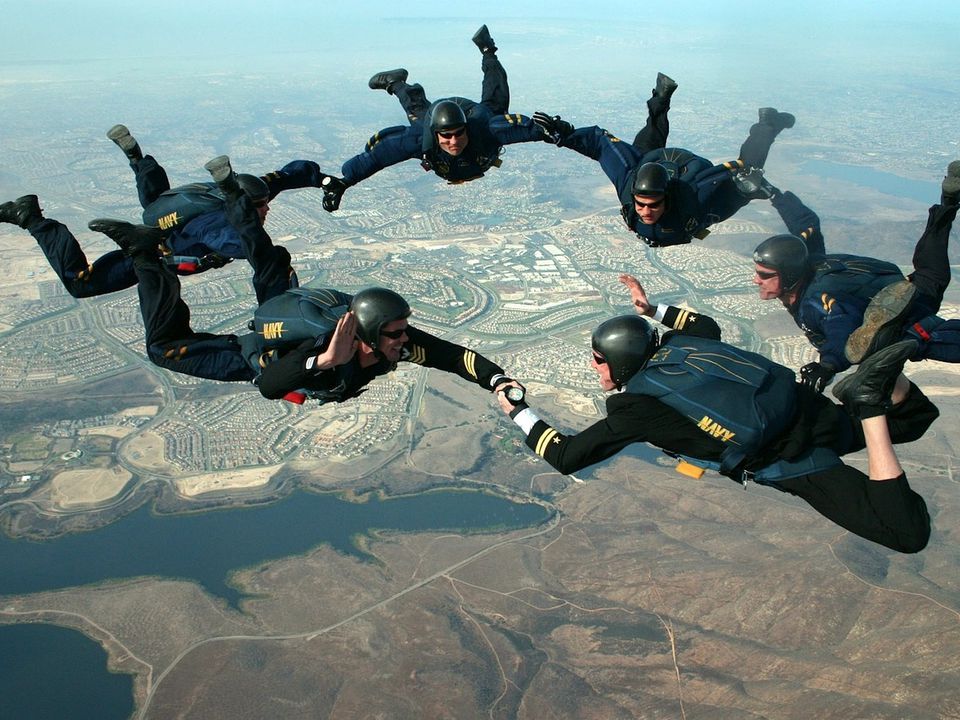 Цікаві факти про екстремальний парашутний спорт. Парашутний спорт є захоплюючим і екстремальним видом спорту.