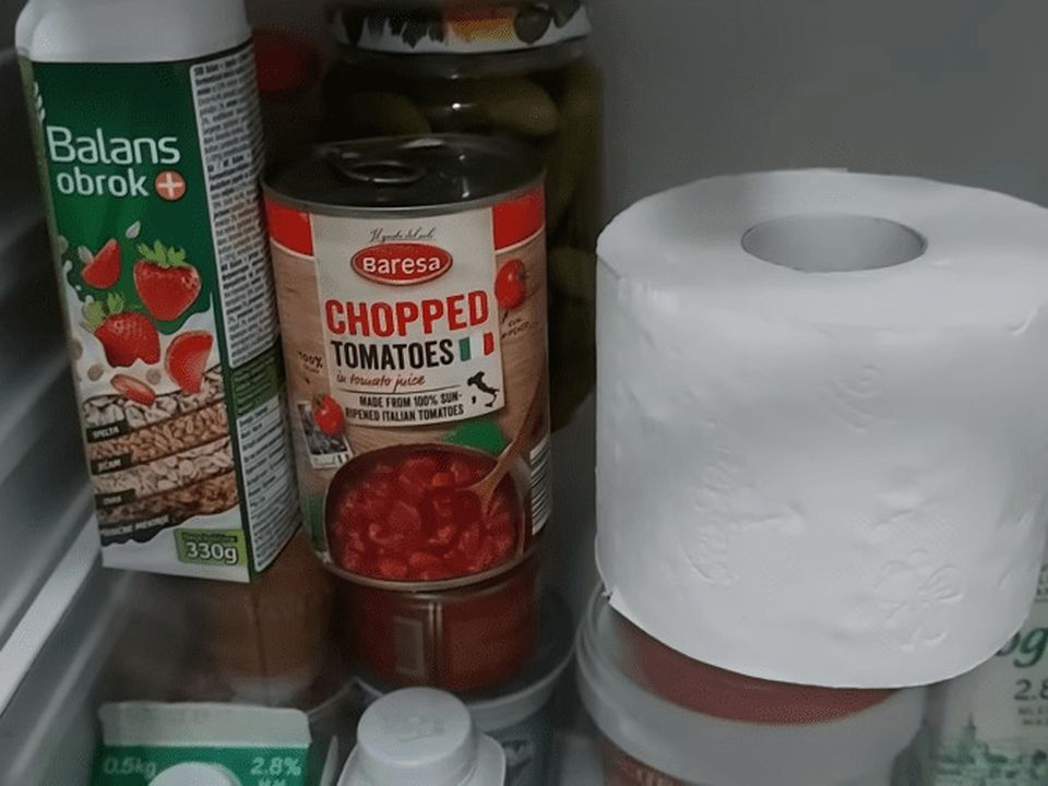 Просто покладіть рулон туалетного паперу в холодильник і позбавтеся від великої проблеми. Хочете, щоб у вашому холодильнику завжди приємно пахло, і ніколи не накопичувалася зайва волога?