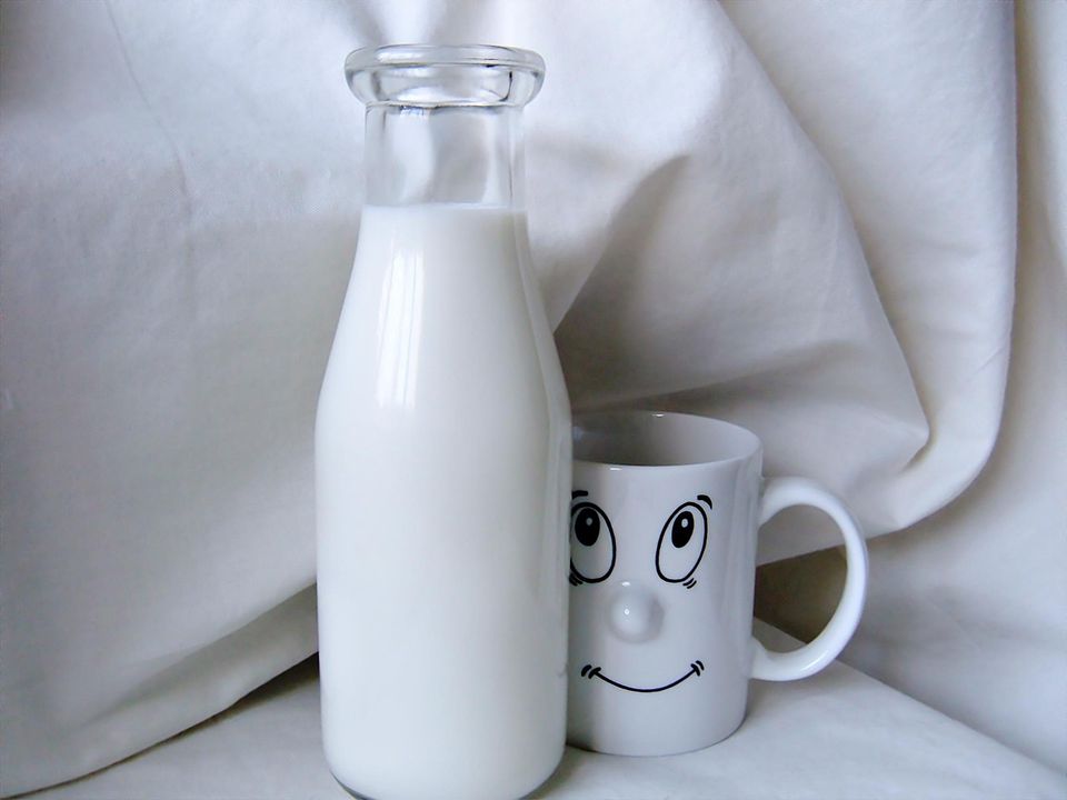 Як в домашніх умовах зрозуміти, що молоко дійсно натуральне. Як легко і швидко перевірити якість молока.
