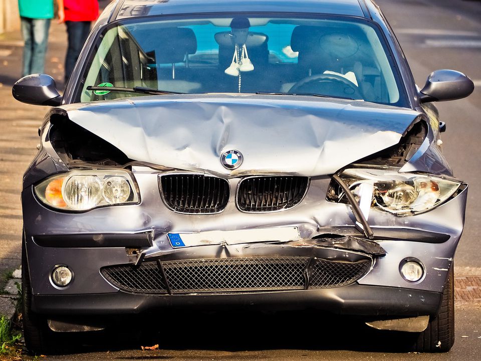 Як автомобільні перекупники надійно маскують головну ознаку важкого ДТП. Лайфхак успішного продажу машини після сильної аварії.
