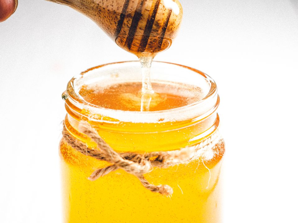 Хитрощі, які допоможуть точно та швидко перевірити мед на натуральність. Не всі про це знають.