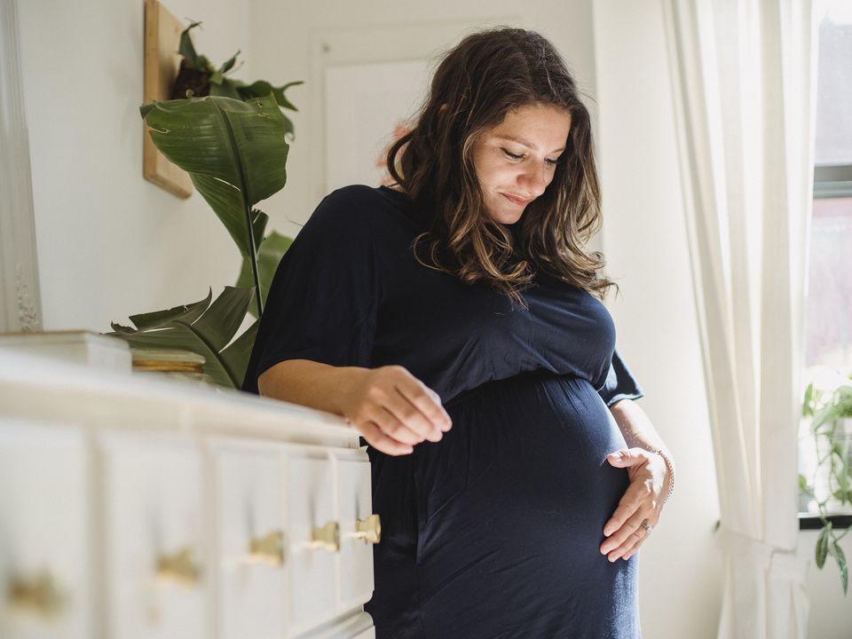 Наскільки небезпечно народжувати після 35 років: розвіюємо міфи про пізню вагітність. Ви й досі в них вірите.