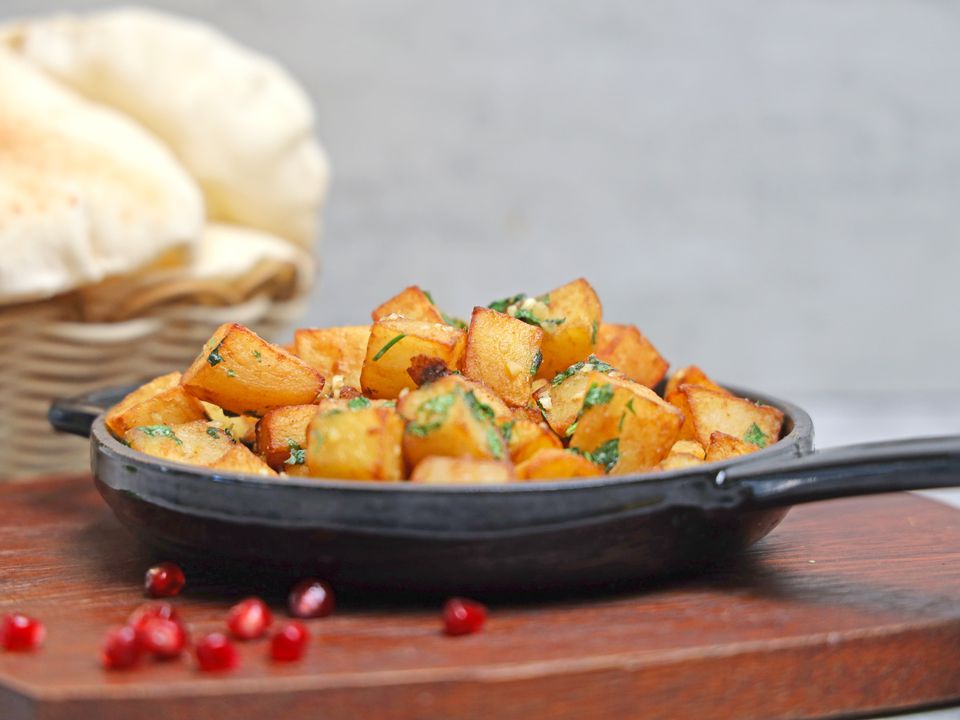 Коли потрібно зняти кришку зі сковороди, щоб смажена картопля вийшла хрусткою. Як отримати ідеальну смажену картоплю.
