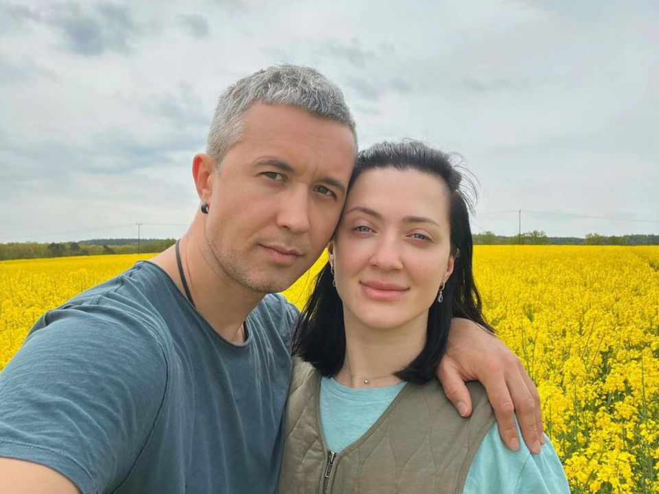 Сергій Бабкін виклав фото подорожі потягом з дружиною Сніжаною, зняте 15 років тому. Пара познайомилася у 2007 році.