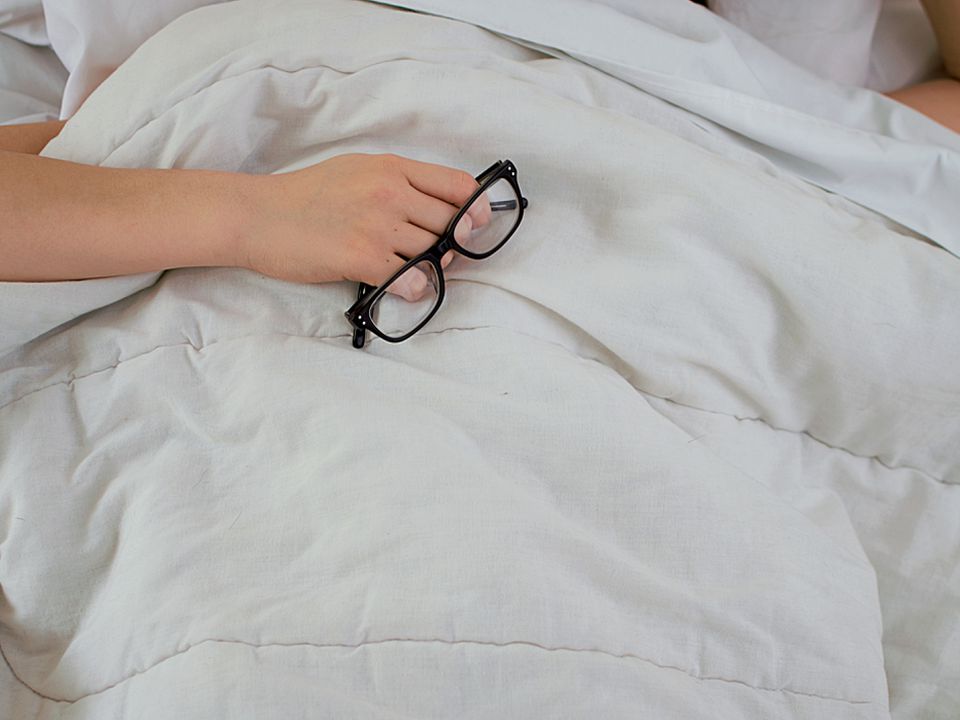 Медики назвали три прості правила, які допоможуть виспатися за шість годин. Якого графіку потрібно дотримуватися.