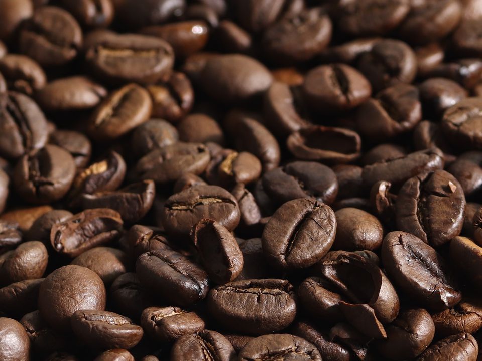 За якими ознаками можна зрозуміти, що ви купили справжню каву, а не підробку. Як відрізнити якісні зерна кави від підробки.
