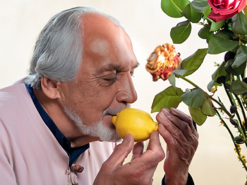 Перевірте себе на деменцію вдома — це простіше, ніж здається. Вам знадобляться троянди, лимон та цибуля.