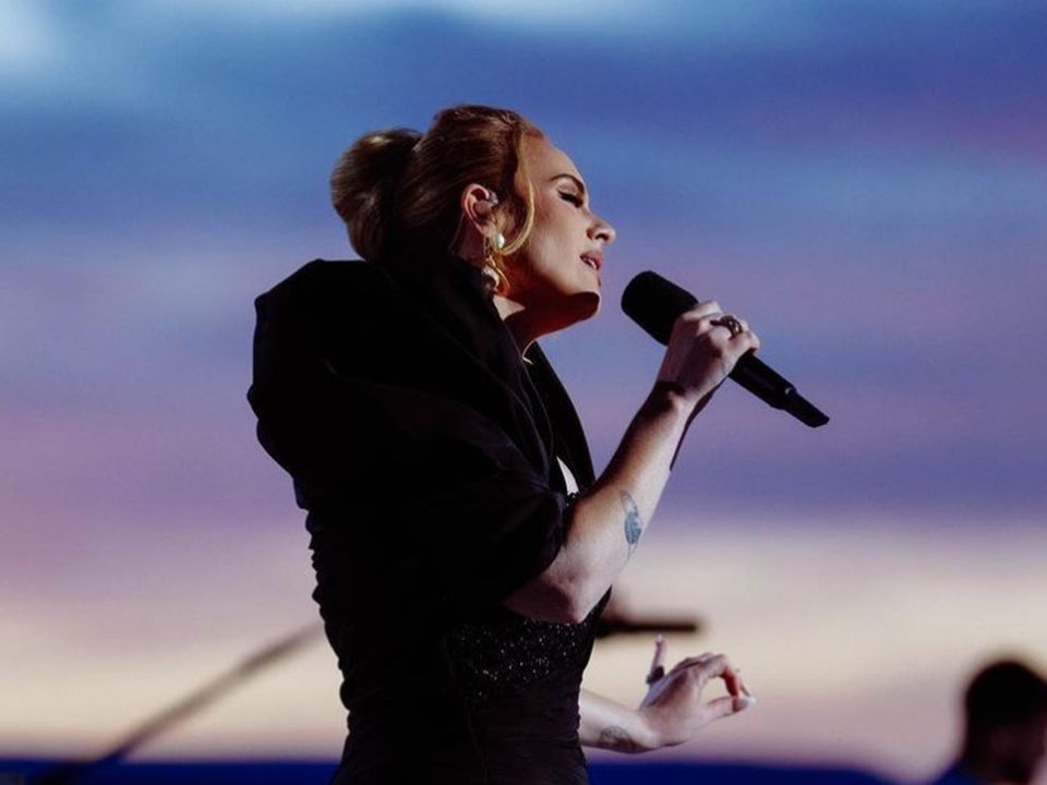 Співачка Адель знепритомніла просто під час концерту в Лас-Вегасі. Як стало відомо, британська співачка Адель знепритомніла.