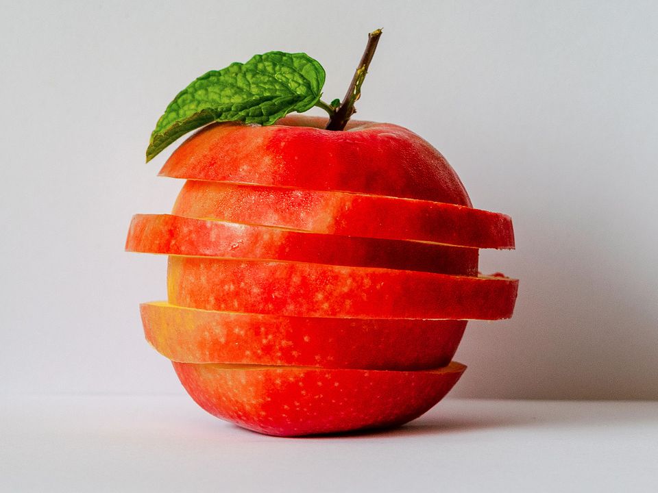 Популярний міф розвіяно: лікарі заявили, що яблука не підходять для перекусу. Яблука по праву можна назвати "шкідливим" перекусом.