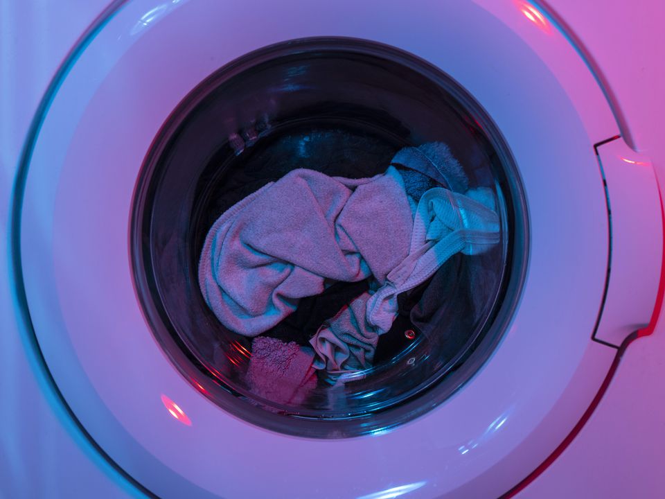 Альтернатива прального порошку: топ підручних засобів, які добре справляються з видаленням плям на одязі. Ці поради стануть у пригоді всім!