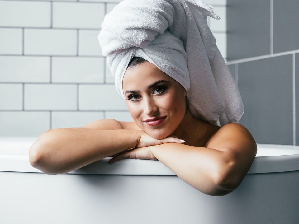 Чому мити голову потрібно двічі: думка експертів. Чистота волосся та шкіри голови важливі не тільки естетично.