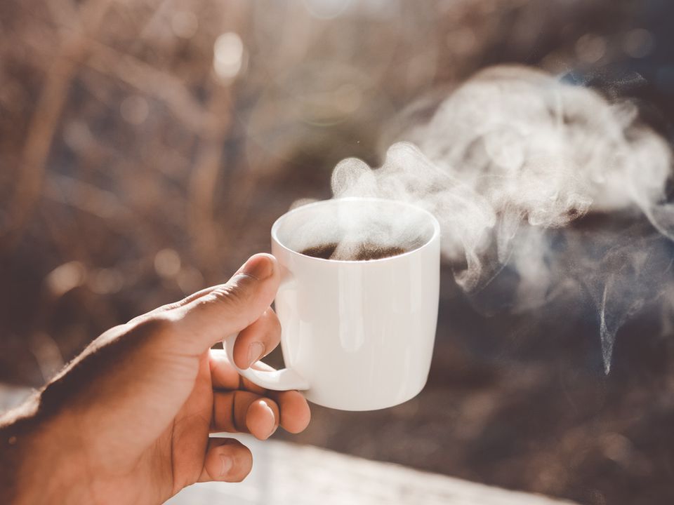 З пилу, з жару: яку хворобу може спровокувати вживання занадто гарячого чаю. Гарячий чай здатний завдати непоправної шкоди здоров'ю.