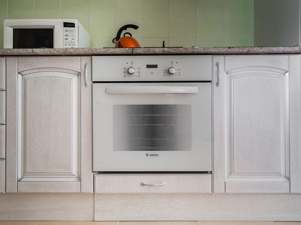 Прості способи очистити духовку, про які ви і не здогадувалися. Все необхідне ви легко знайдете у себе вдома.