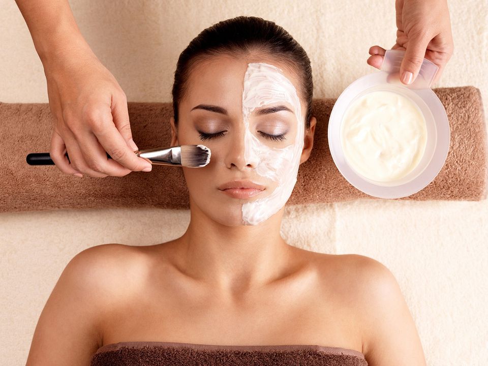 Як доглядати суху шкіру, щоб не було стягнутості та лущення. Поради косметологів.