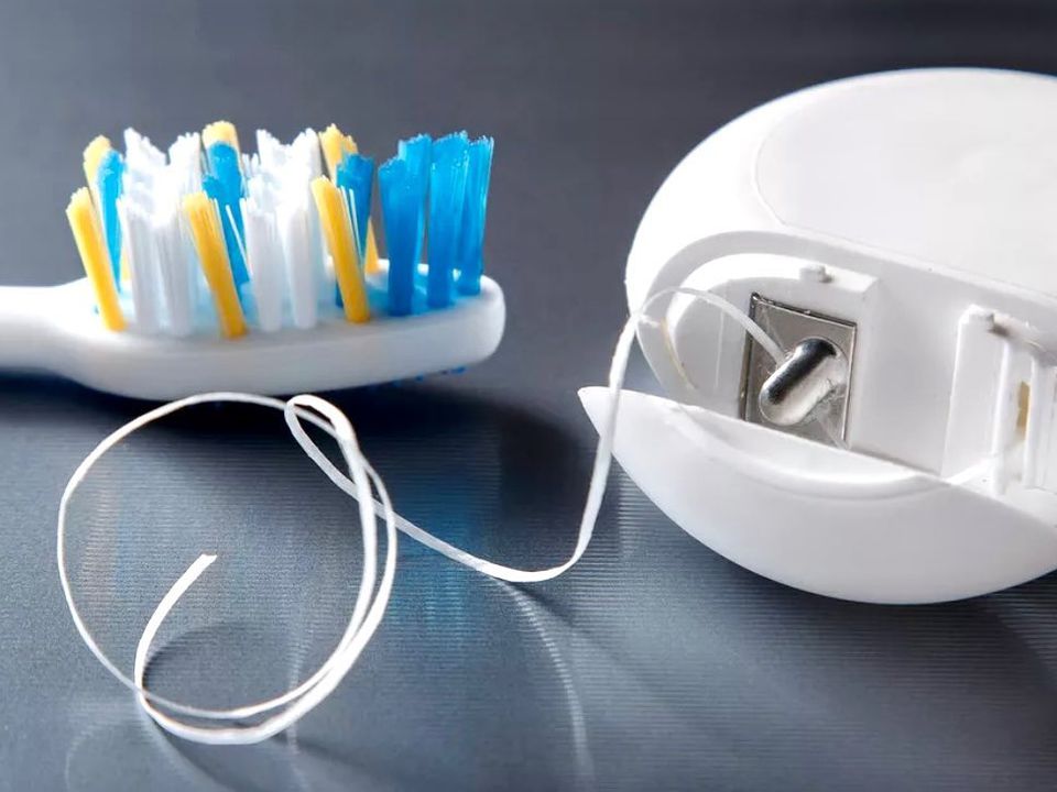 Яка завдовжки зубна нитка найбільш ефективно очистить ваші зуби, розповіли стоматологи. Зубна нитка допомагає запобігти карієсу і пародонтозу.
