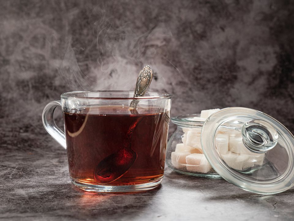 Скільки цукру можна безпечно додавати в чай і каву: відповідь вчених. Допустима кількість чайних ложечок.