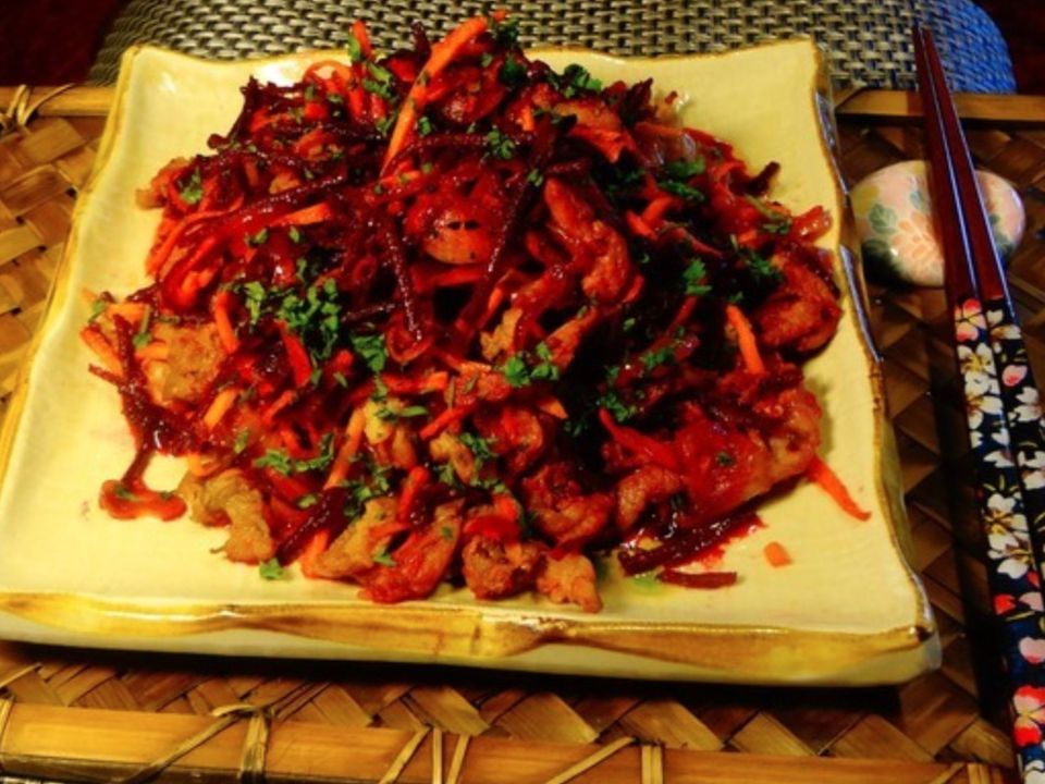 Щоб 2024 рік почався вдало: як приготувати салат «Китайський дракон» для новорічного столу. Цей рецепт припаде до смаку будь-якій господині.