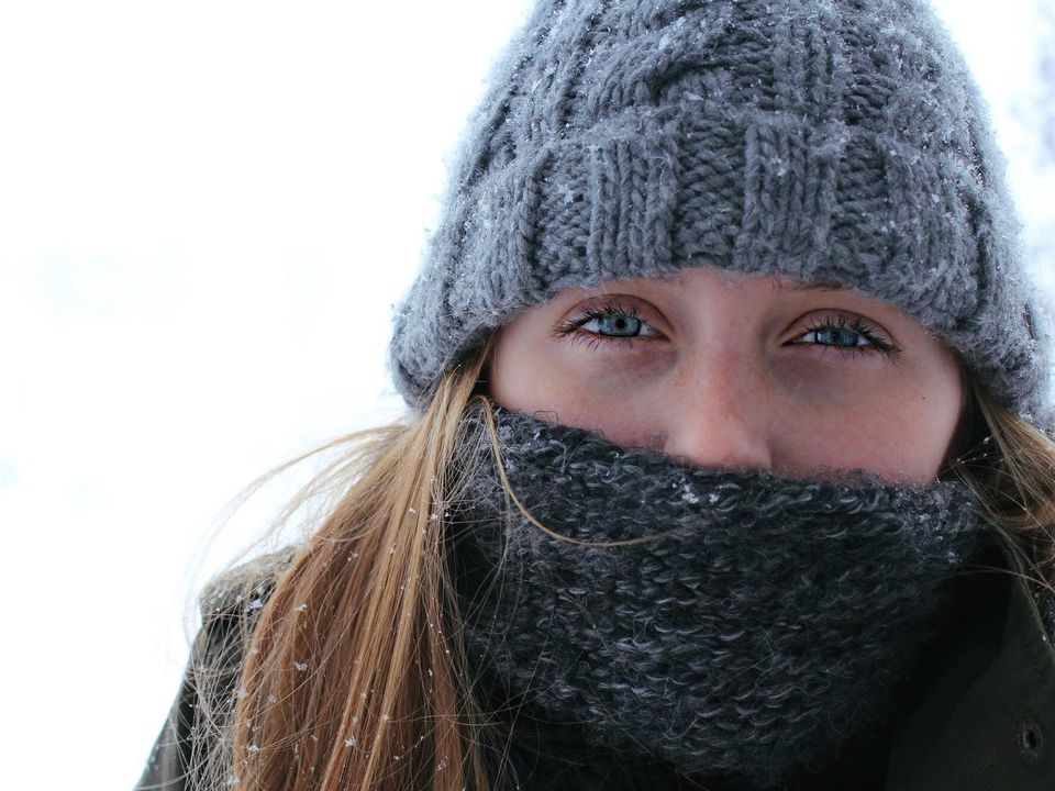 Чи потрібно в мороз закривати ніс та рот шарфом. Як правильно дихати на морозі.