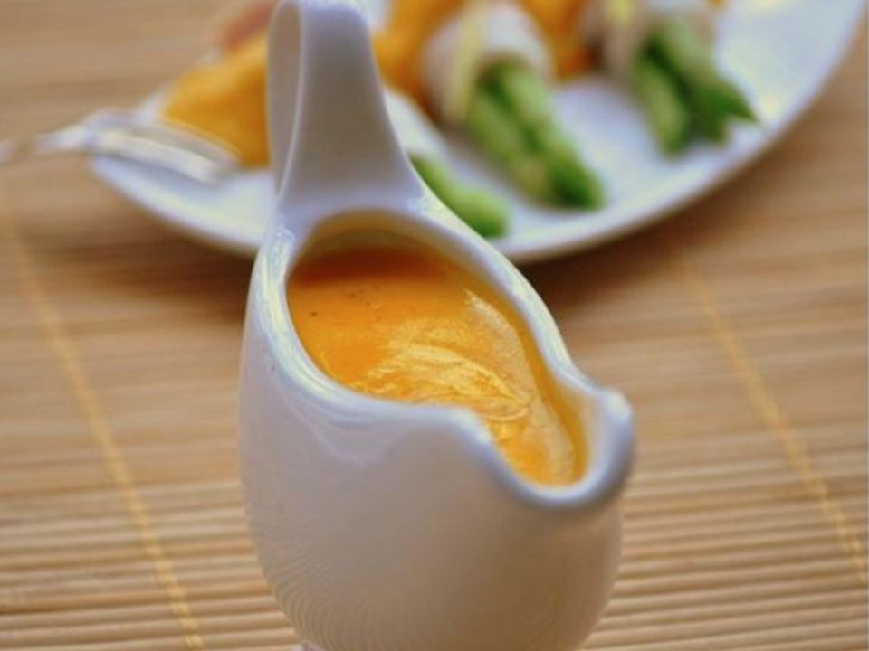 Не тільки варення: з набридлих мандаринів можна приготувати шикарний соус. Скрасить страви із риби.
