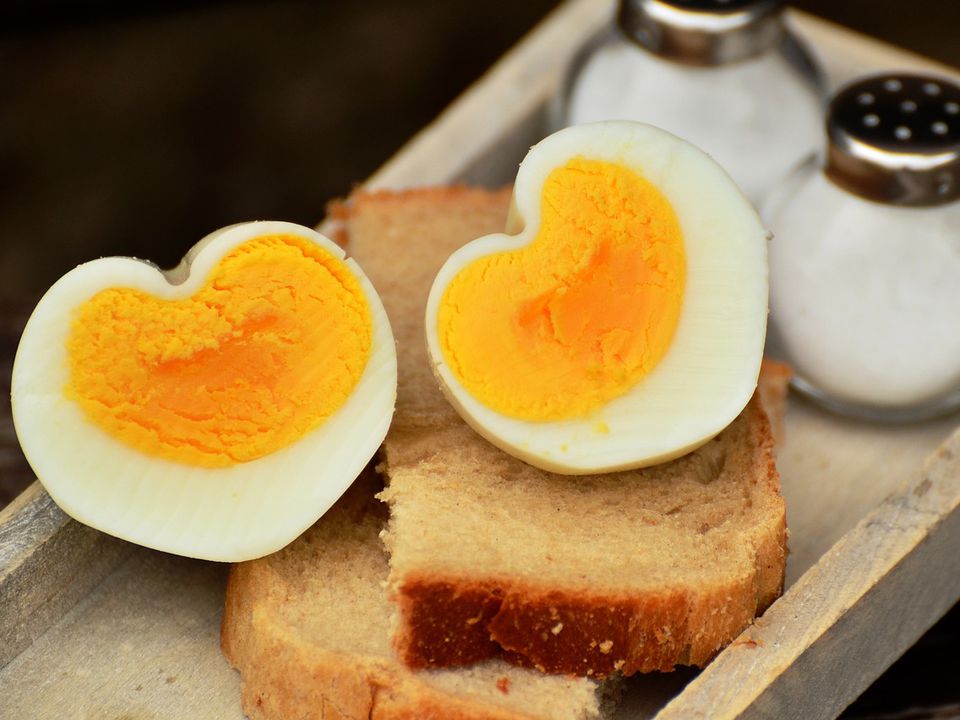 Типова помилка під час варіння яєць, яка робить їх токсичними. Це необхідно знати всім і кожному.