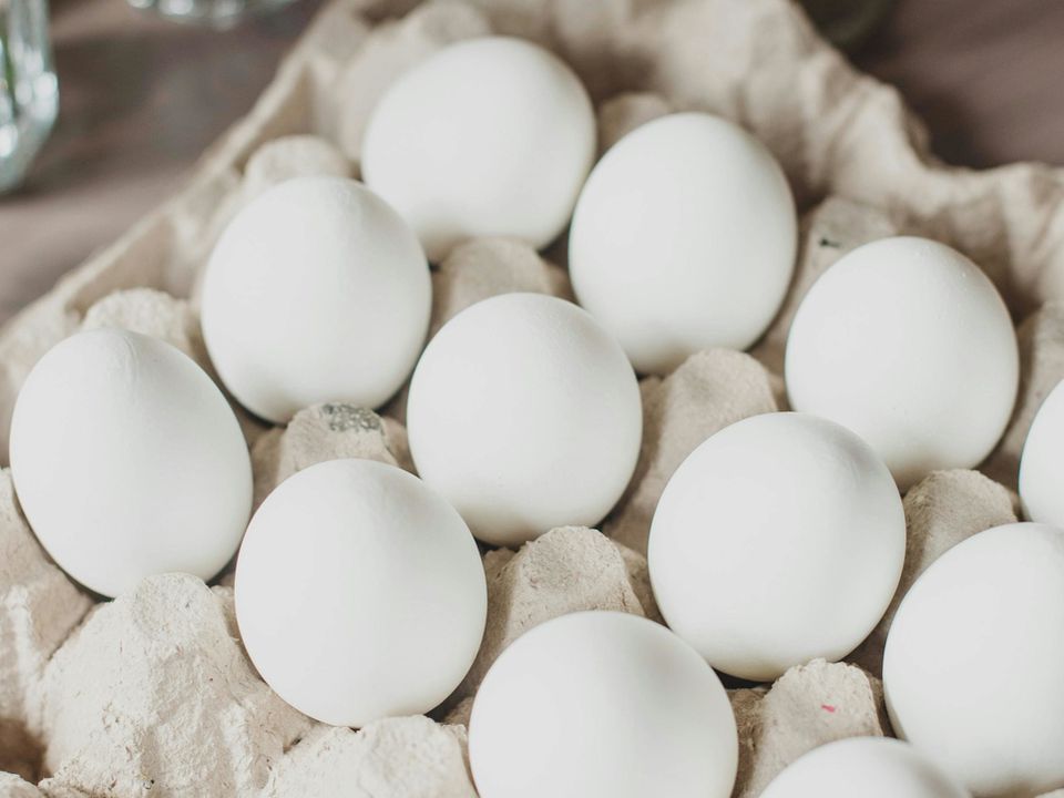 Яєчна подрібнена шкаралупа — ефективний природний відбілювач, про який багато хто не знає. Як правильно відбілити речі за допомогою яєчної шкаралупи?