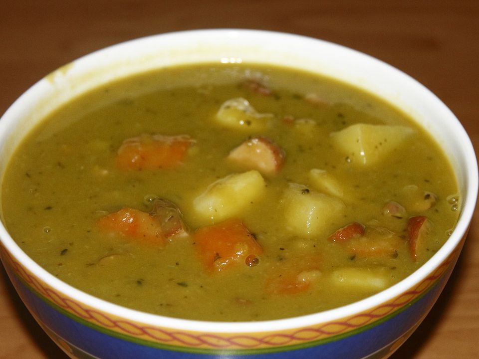 Смачні рецепти дуже ситного та корисного горохового супу. Приготуймо бабусин гороховий суп.