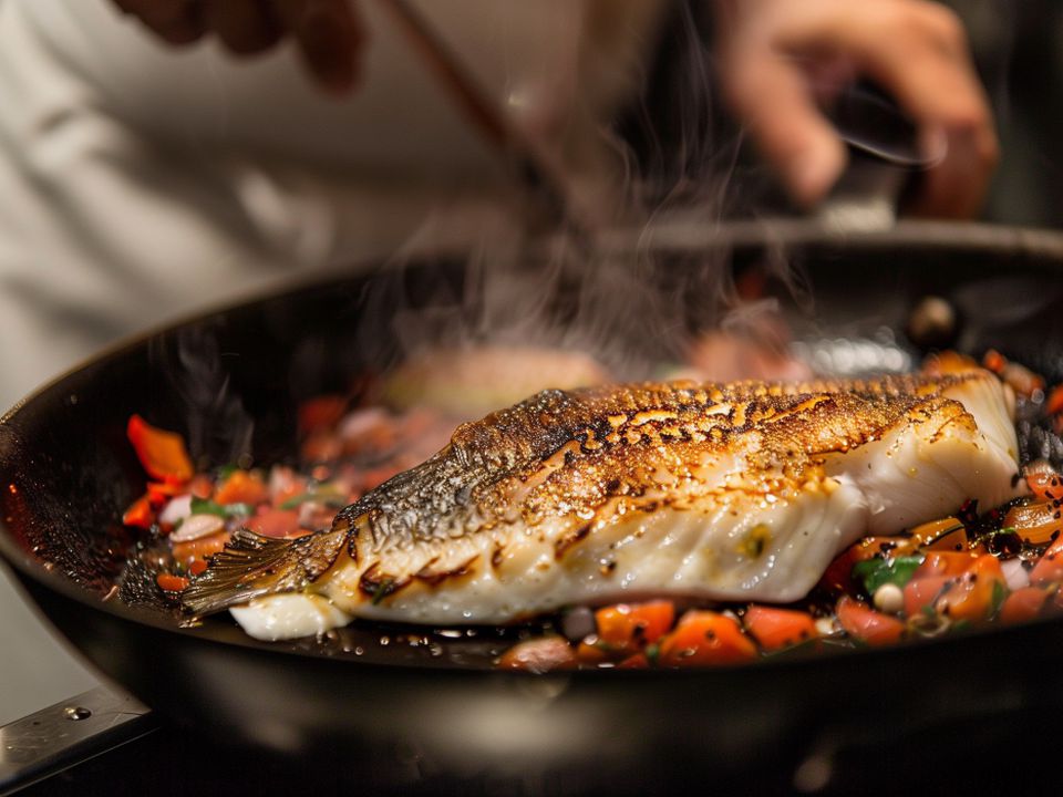 "Вони працюють": Небанальні поради, щоб риба при жарінні не прилипала до сковорідки і була набагато смачніша. Прості поради, нехитрі хитрощі.