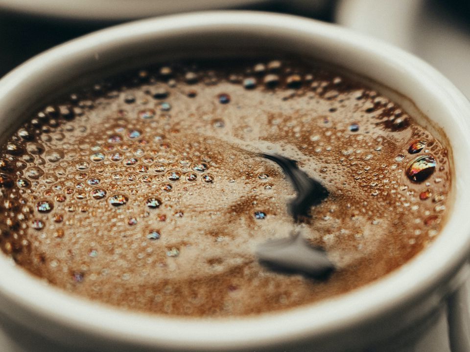 Спеції, які варто додати до кави для покращення роботи мозку. Вони також сприяють кращому травленню.
