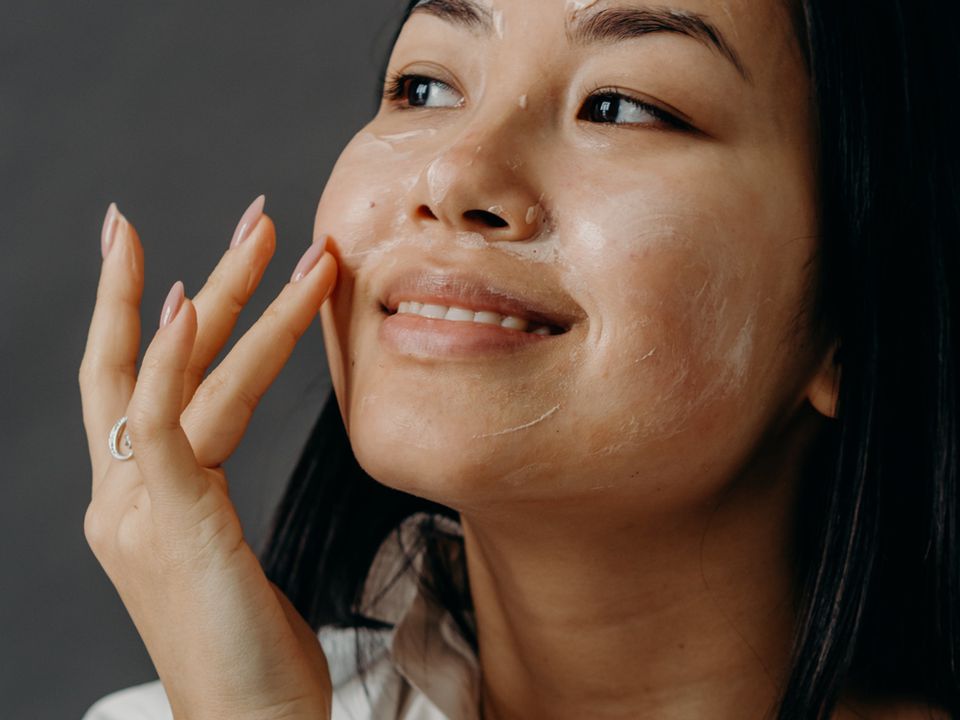 Поширені міфи про нічний крем для обличчя. Популярні твердження про нічні креми, в які не варто вірити.