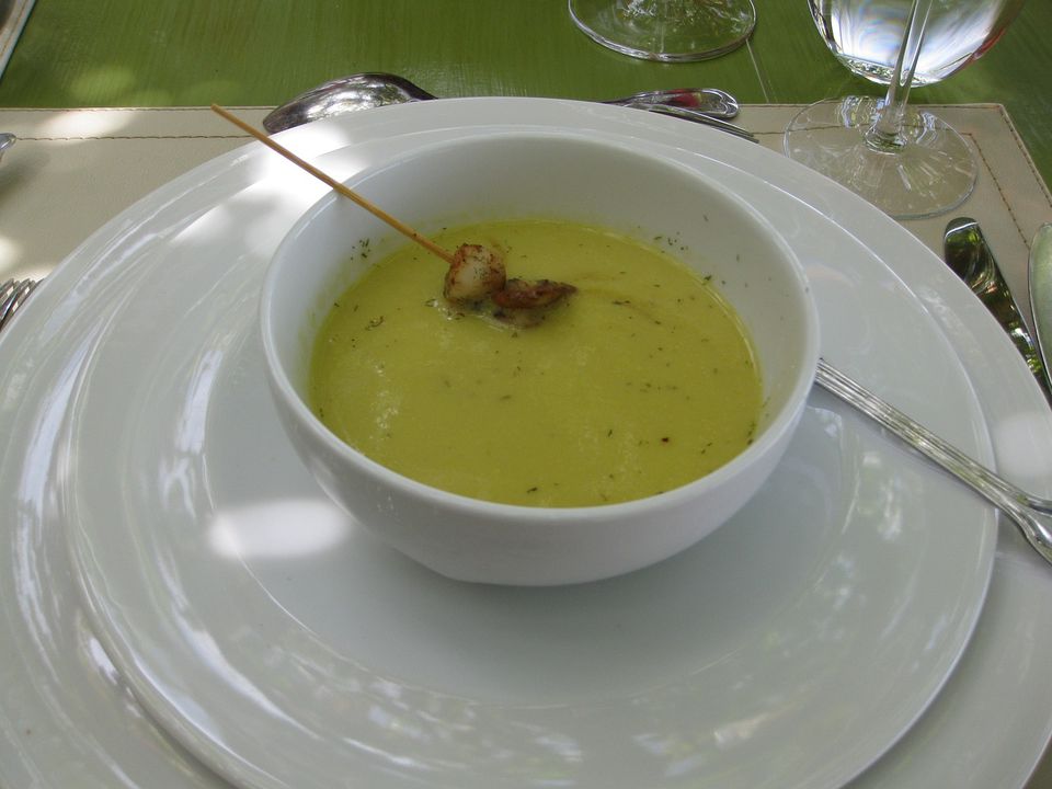 Секретний інгредієнт, що перетворює гороховий суп на справжній шедевр. Вийде страва не гірша, ніж подають у ресторанах.