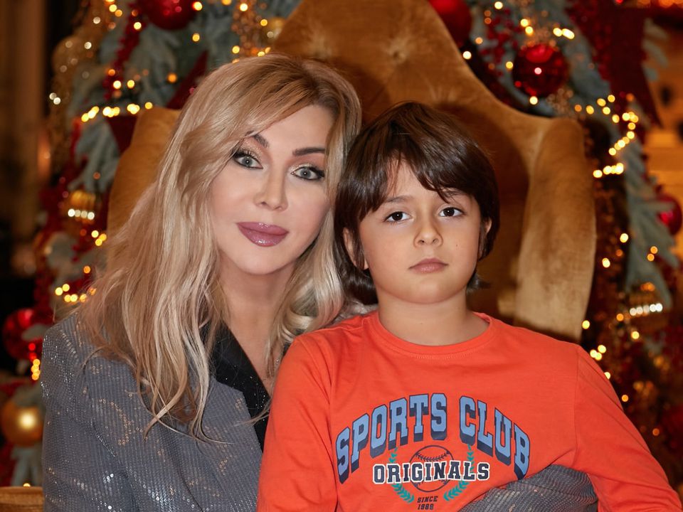 Ірина Білик показала відео, як її 8-річний син весело танцює. Хлопчика виносила сурогатна мати для співачки та її колишнього чоловіка Аслана Ахмадова.