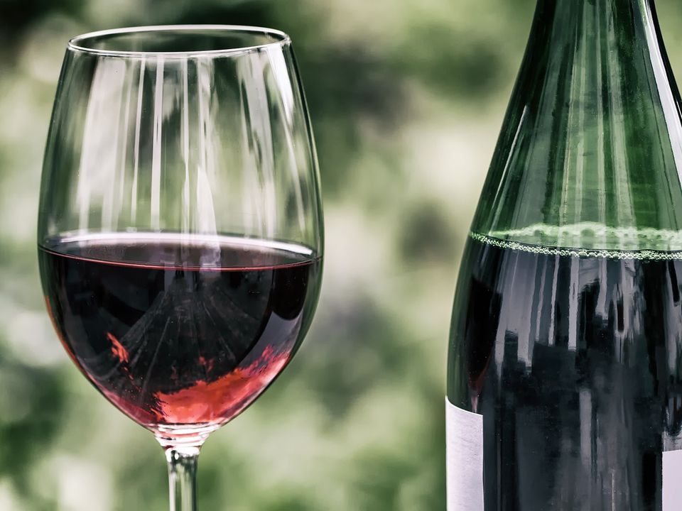 Чотири дивовижні способи використання вина, що видихнулося, на вашій кухні та у побуті. Що робити з вином, що видихнулося, де його застосувати.