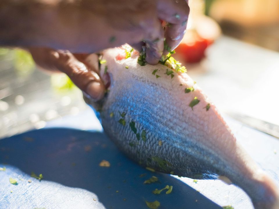 Як зберегти корисні властивості риби та м'яса під час готування, поради нутриціологів. Риба, м'ясо та птиця багаті білком, залізом та іншими корисними мікронутрієнтами.