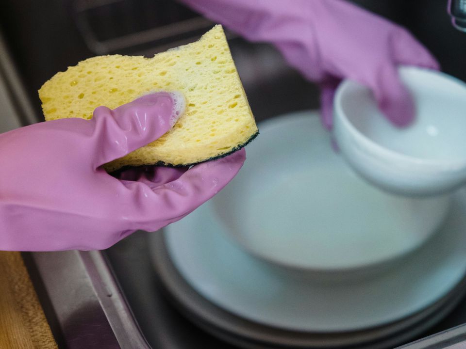 Як почистити губку, щоб убити мікроби — використовуйте ці два розчини. Чистота — запорука здоров'я.