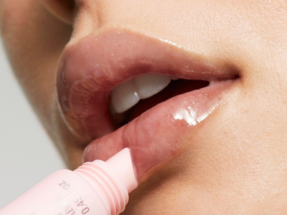 Jelly lips: як зробити трендовий мейкап — глянцеві губи. Візажисти розповіли про тонкощі модного макіяжу.