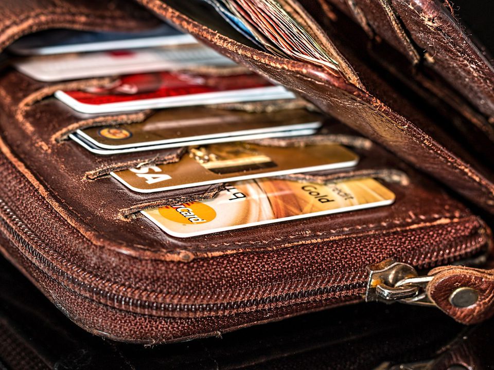 До чого порвався гаманець: прикмета чи випадковість. Чому не можна використовувати рване портмоне.