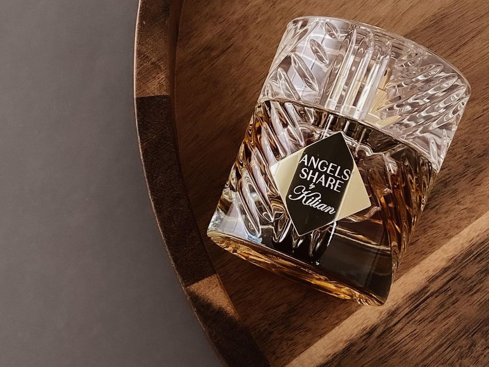 Аромати дорогої жінки: 4 парфуми зі шлейфом розкоші та багатства. Добірка для тих, кому хочеться створювати розкішний образ за допомогою парфумерії.