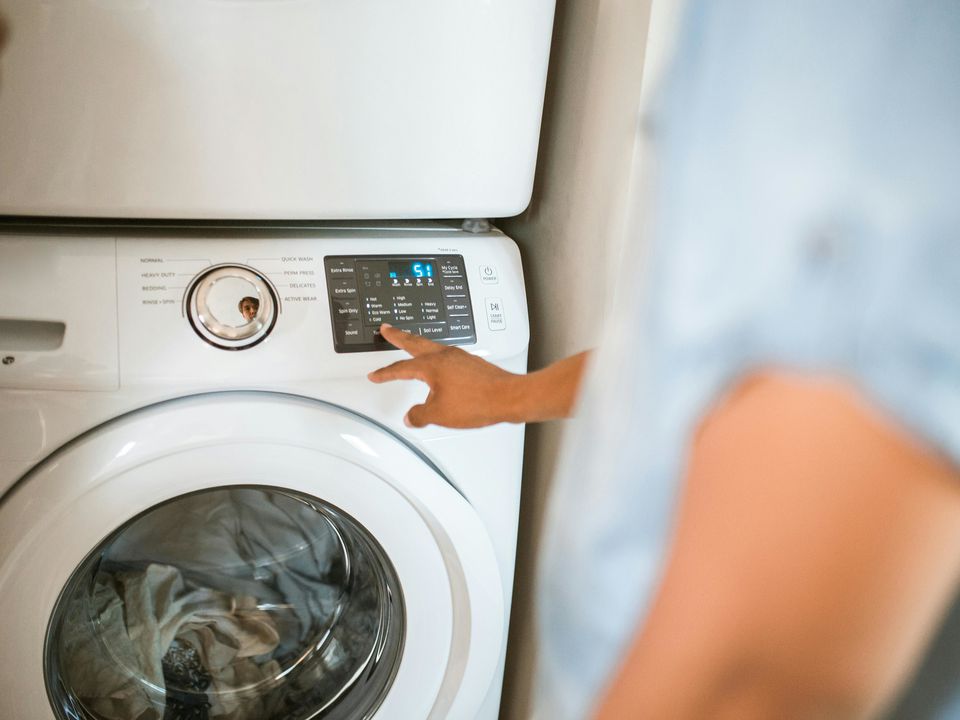 Не зіпсувати тканину: названо найкращий режим для прання одягу. Дослідження вчених.