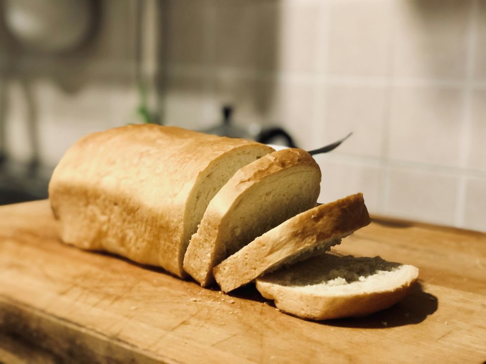 Чи дійсно зберігання хліба в холодильнику робить його кориснішим. Відповідь вчених.