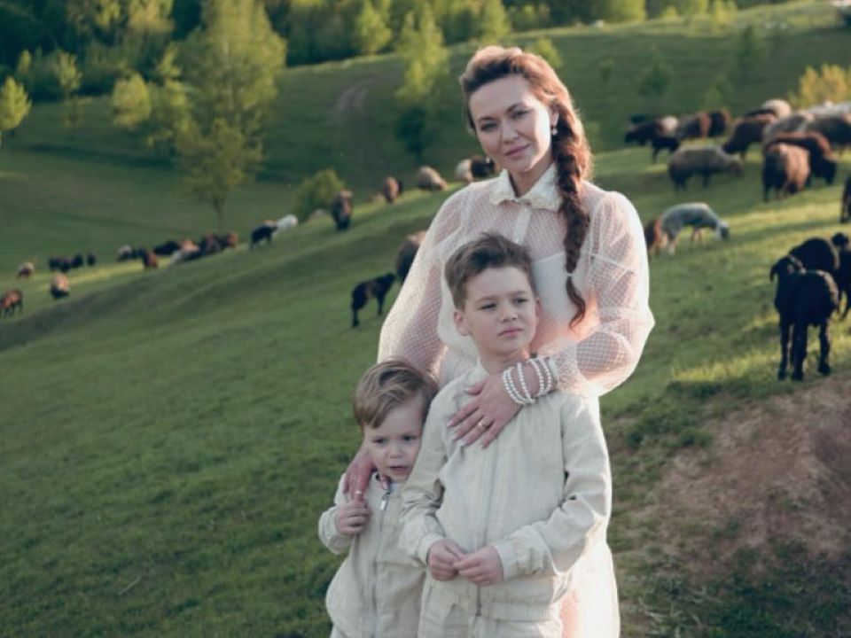 Ганна Саліванчук розкритикувала батьків, які намагаються зробити своїх дітей слухняними. Актриса висловилася про материнство.