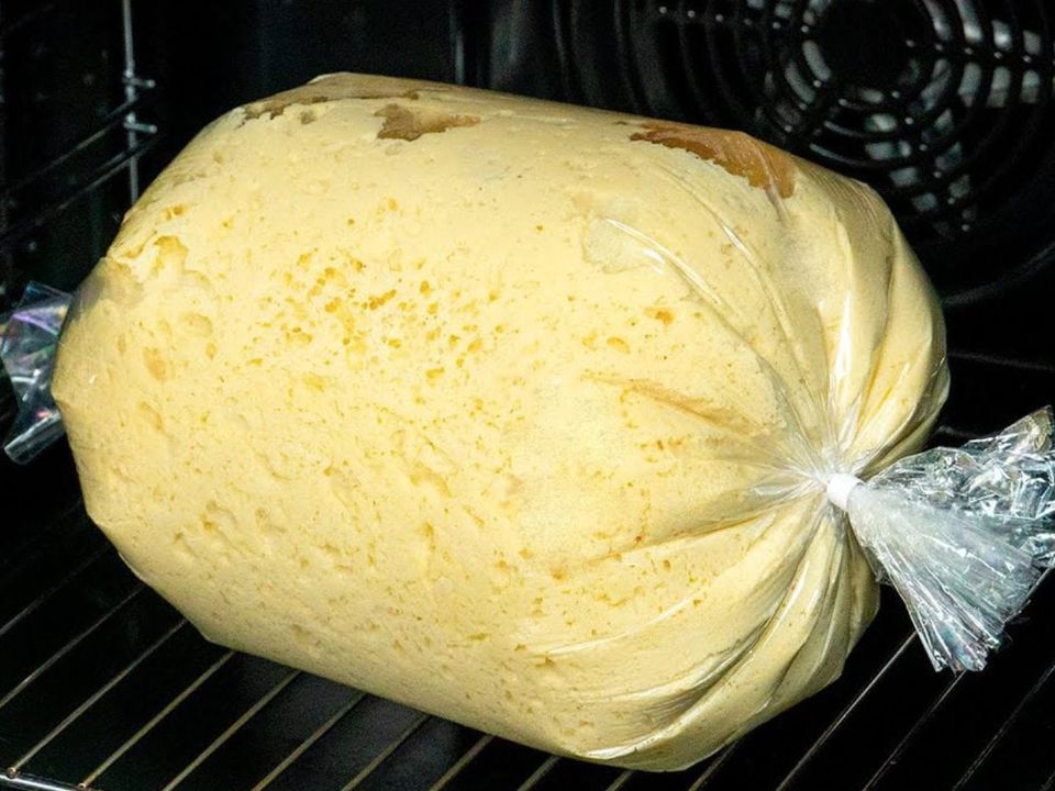 Дуже простий спосіб приготування дріжджового тіста в пакеті. В процесі приготування тіста навіть не доведеться бруднити руки!