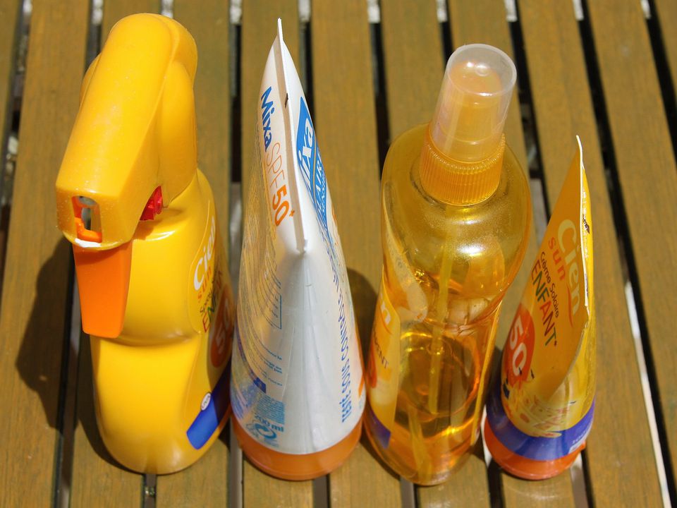 Безпечний сонцезахисний крем — що повинно бути у складі?. Завжди читайте склад на етикетці.